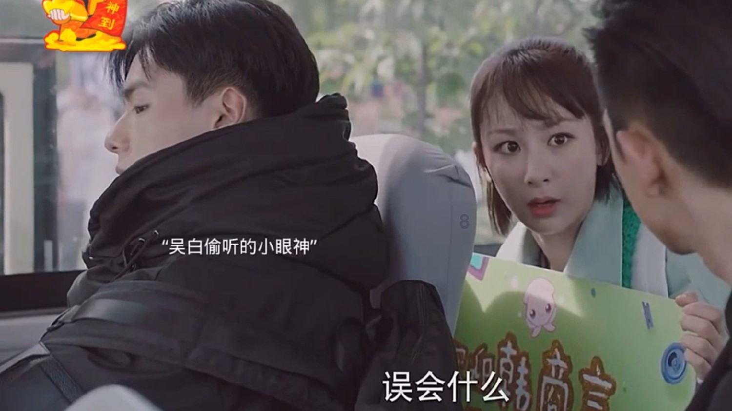 凯莉詹娜出席巴黎大秀,淡黄色轻纱裙搭配水晶高跟,女王范十足!